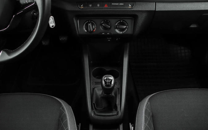 Skoda Fabia cena 57000 przebieg: 37723, rok produkcji 2020 z Pińczów małe 232